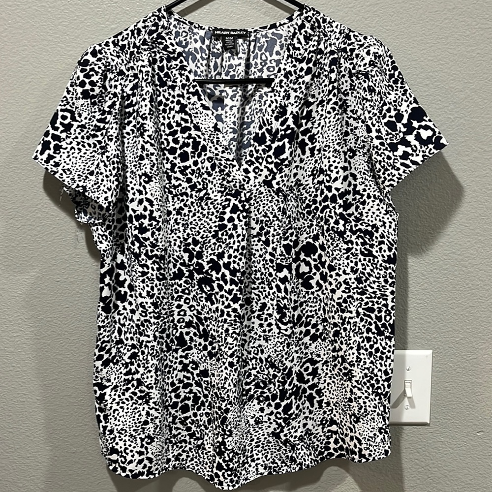 Medium Dark Blue/White Print Top